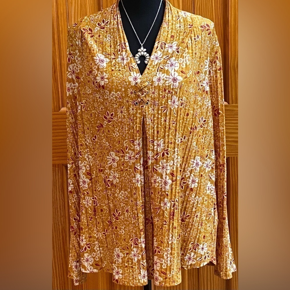 NWT Women's Rio & Rian Gold V-Neck Top Long Sleeves Size Large